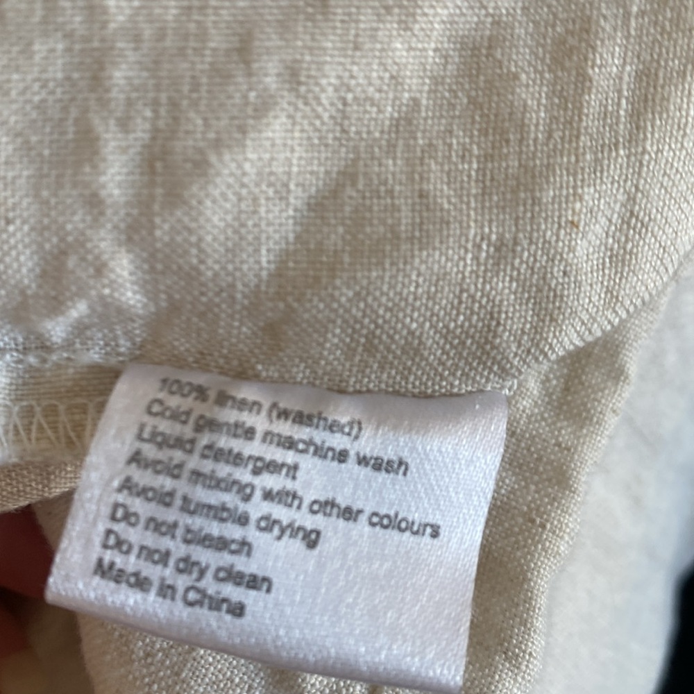 Bed Threads L Linen V Neck Top - Picture 12 of 12